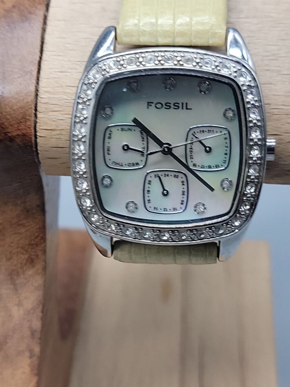 Fossil Ladies F2 Watch ES-1009 Swarovski Crystal MOP Silver Tone 7" Green Band